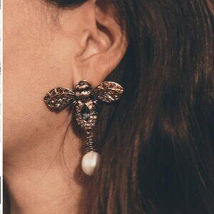Vintage High-End Design Retro Fully Rhinestone Unique Alloy Faux Pearl Bee Dangl